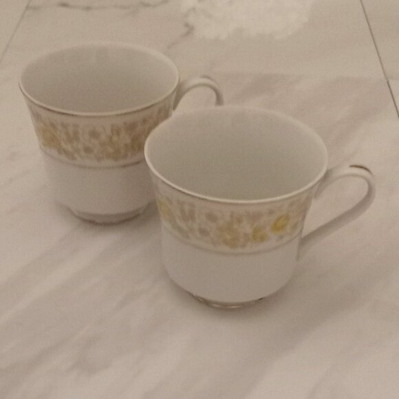 Vintage Gold Teacups - Set of 2 - Picture 1 of 7